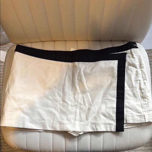 Stylish Black and White Skort - Picture 1 of 3